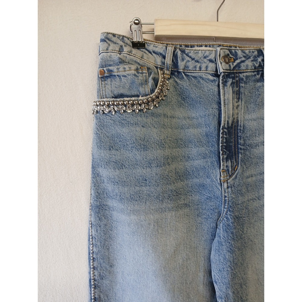 Pilcro size 32 anthropologie lover embellished denim cropped light wash jeans